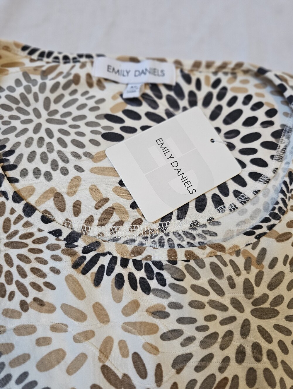 Emily Daniels XL Abstract Floral Burst Stretch Top NWT Neutral 3/4 Sleeve Blouse - Picture 4 of 9